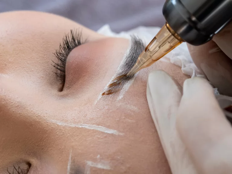 Kalıcı Makyaj Uygulaması – Gün Boyu Kusursuz Güzellik